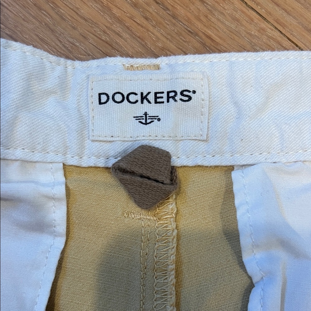 Dockers Yellow Men's Shorts - Picture 2 of 6